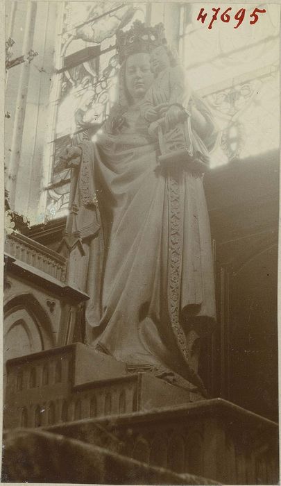 statue : Vierge à l'Enfant, vue générale