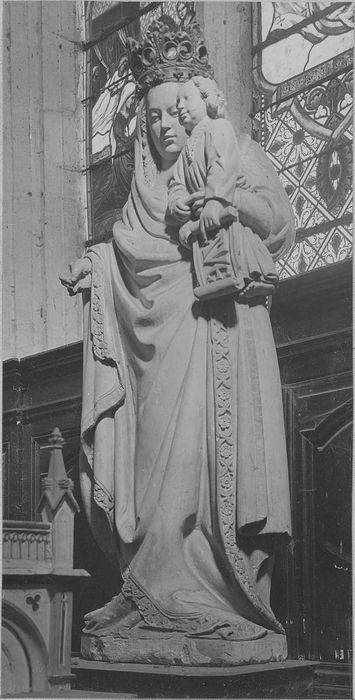 statue : Vierge à l'Enfant, vue générale