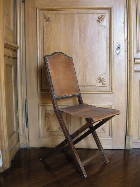 chaise pliante des Etats de Bourgogne - © Ministère de la culture (France), Médiathèque du patrimoine et de la photographie, tous droits réservés ; CAOA de Côte-d'Or