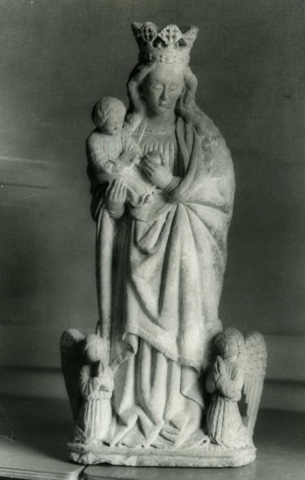groupe sculpté : Vierge à l'Enfant et deux anges adorateurs - © Ministère de la Culture (France), Médiathèque du patrimoine et de la photographie, diffusion RMN-GP