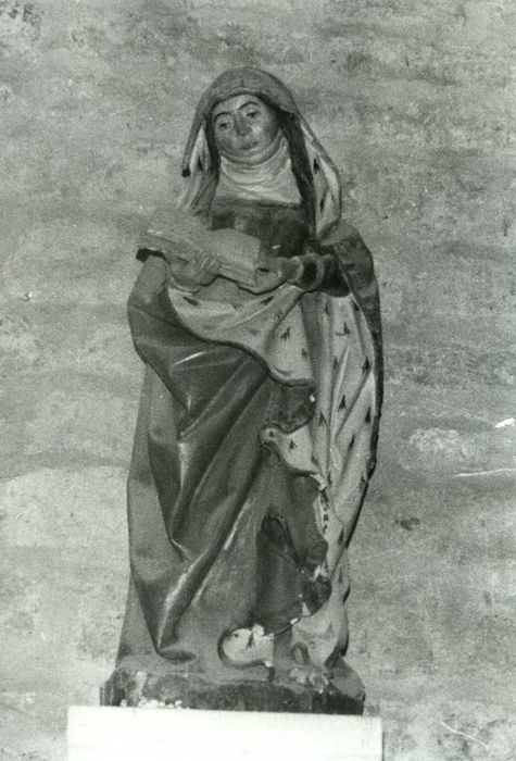 statue : sainte au livre