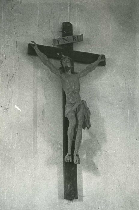 statue : Christ en croix