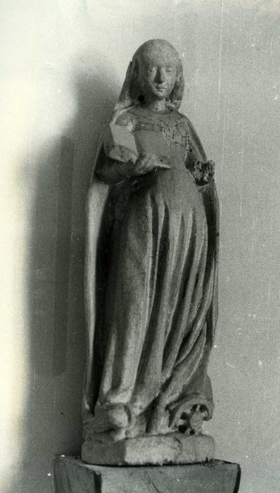 statue : Sainte Catherine