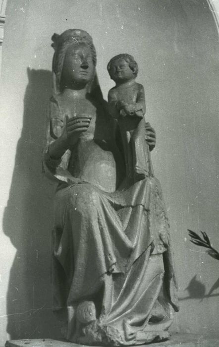 statue : Vierge à l'Enfant