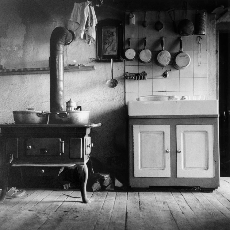 Chalet des Combettes, le coin cuisine, 1971 ou La cuisine du chalet