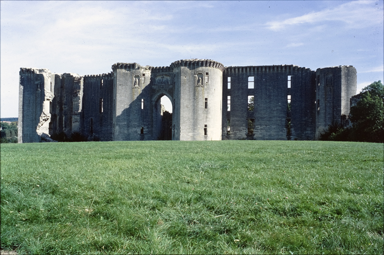 Vue d’ensemble des restes du château