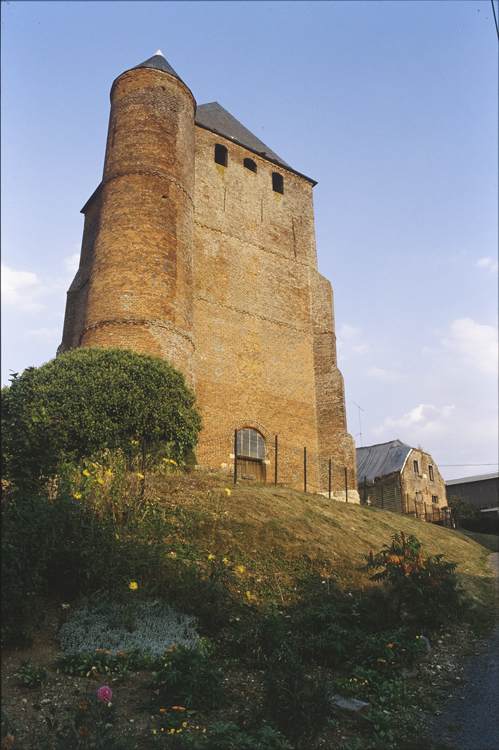 Église et tourelle d’escalier