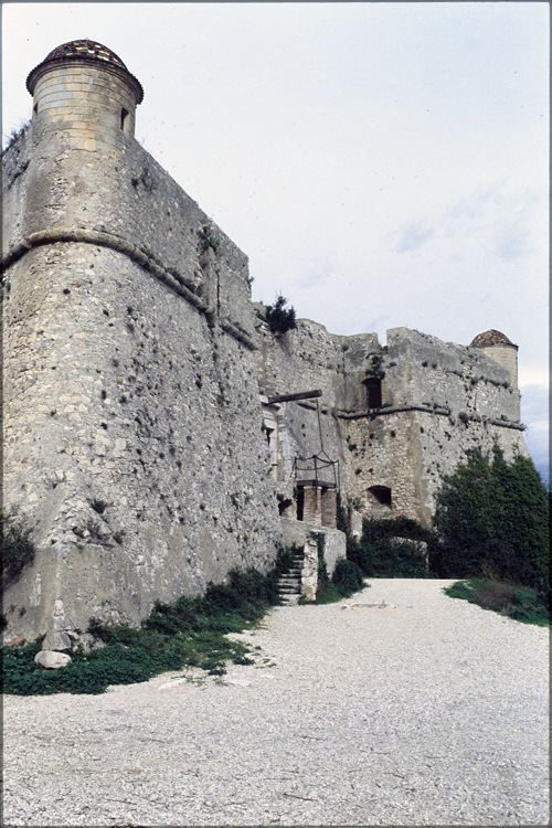 Façade porte et tourelles