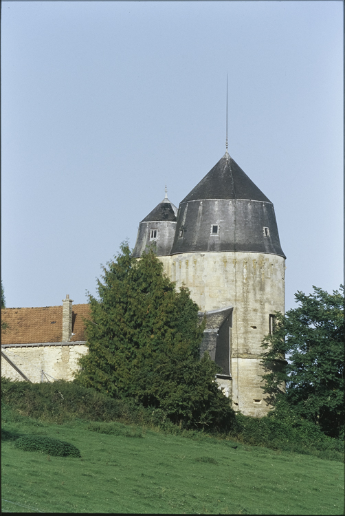 Tourelles à toiture tronconique