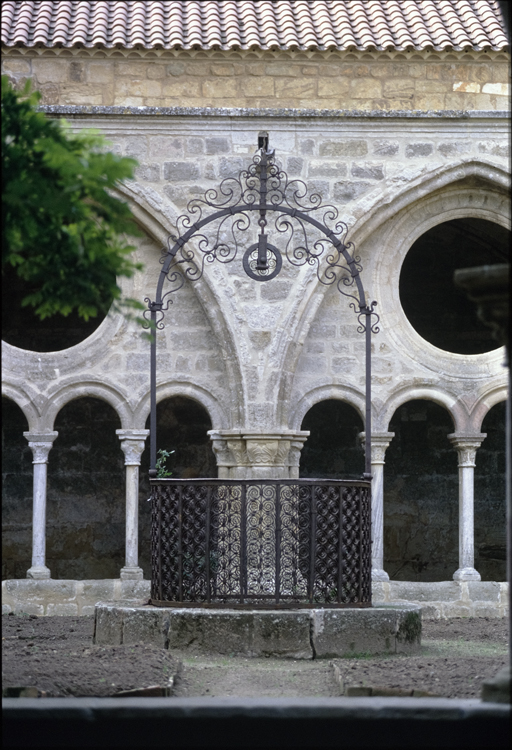 Cloître et puits