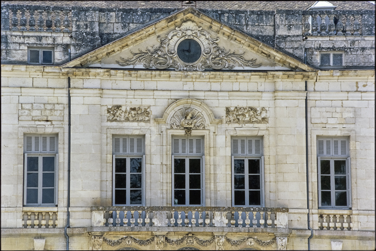 Façade à fronton triangulaire