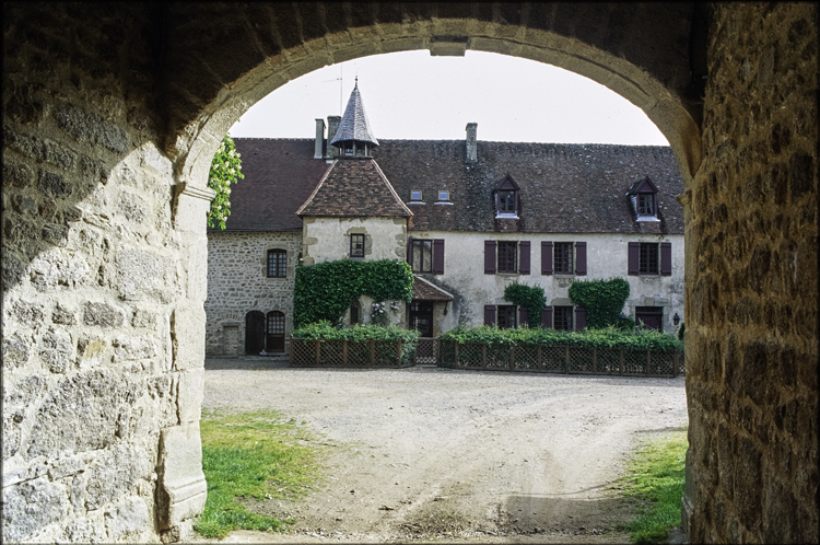 Façade du manoir avec sa chapelle