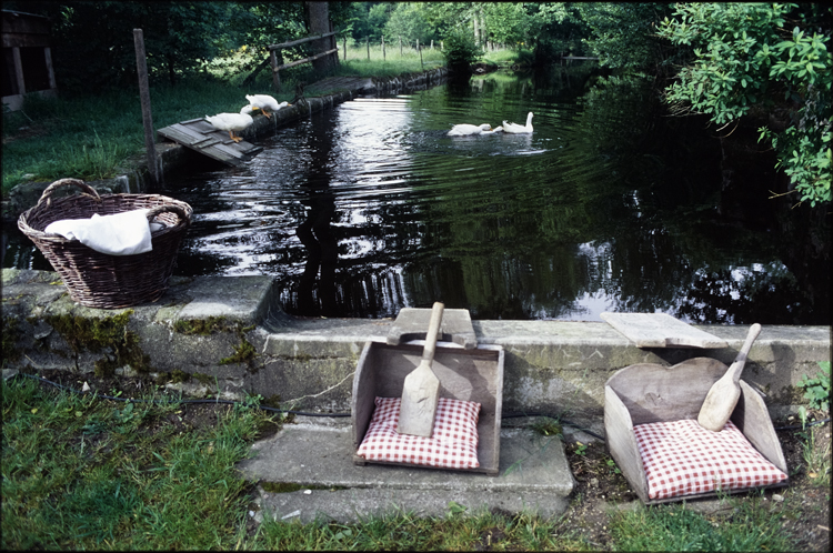 Lavoir avec matériel de lavandière