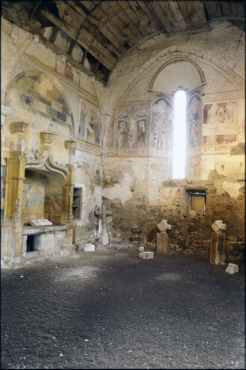 Intérieur de la chapelle avec fresques