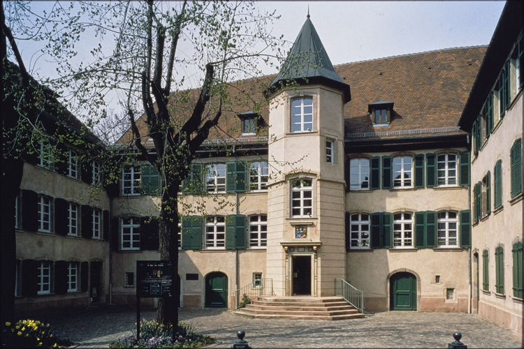 Cour des Chaînes