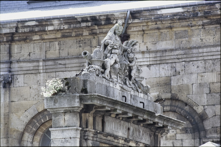 Sculpture de la porte monumentale