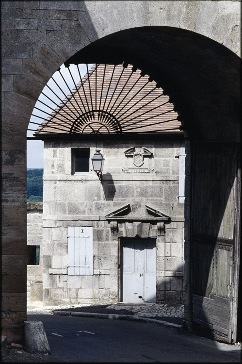 Façade du pavillon des anciens remparts