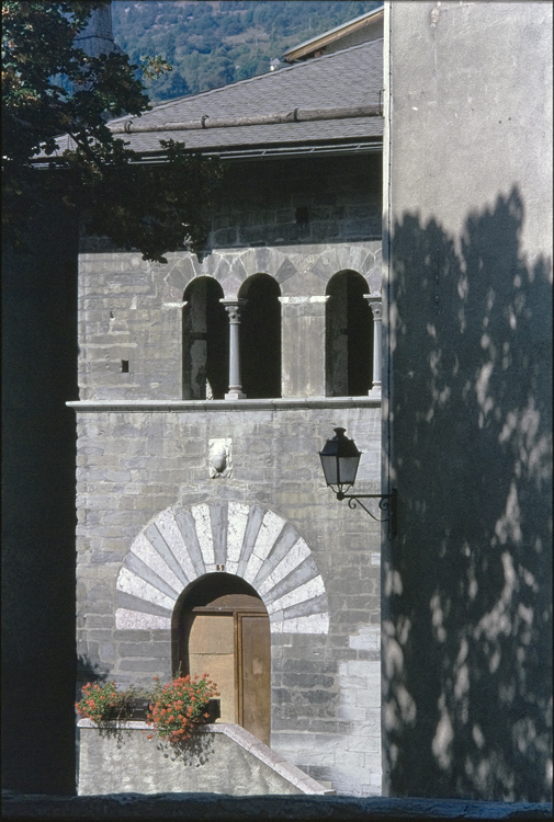 Vue partielle sur les baies de galerie haute