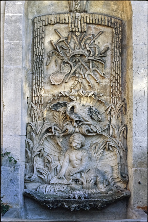 Fontaine sculptée