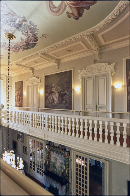 Galerie intérieure et peinture du plafond