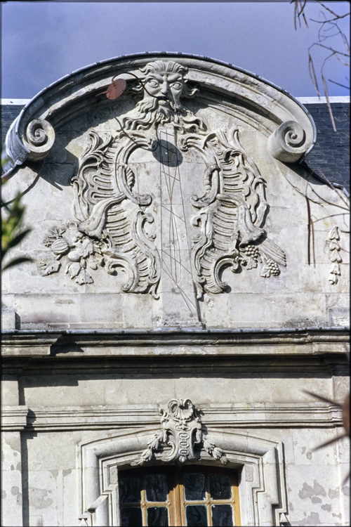 Fronton de la façade sud