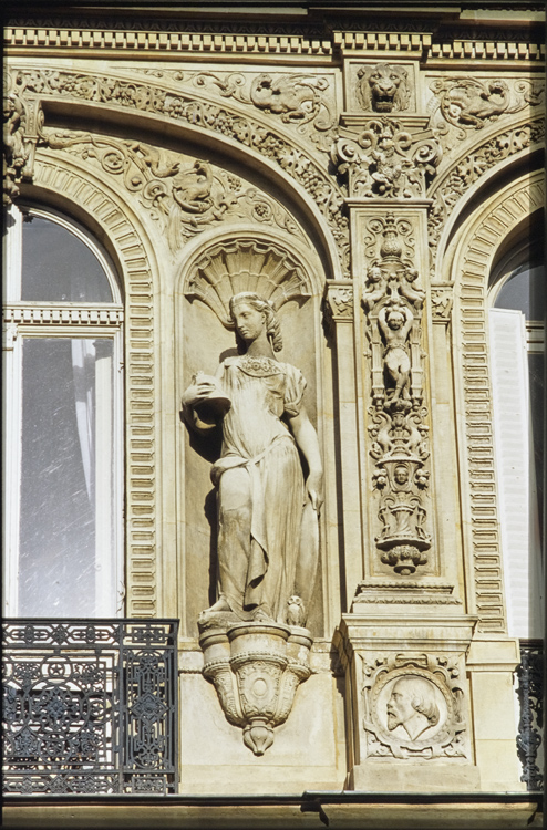 Statue "Nouvelle Athènes"