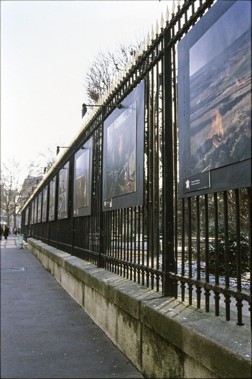 Grille de clôture du jardin (exposition de photographies)