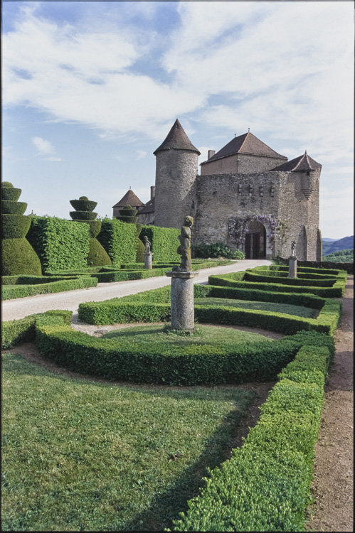 Vue partielle du château à partir des jardins