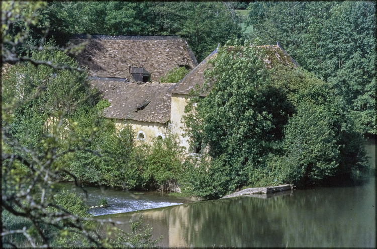 Moulin vu du logis de Fontenay