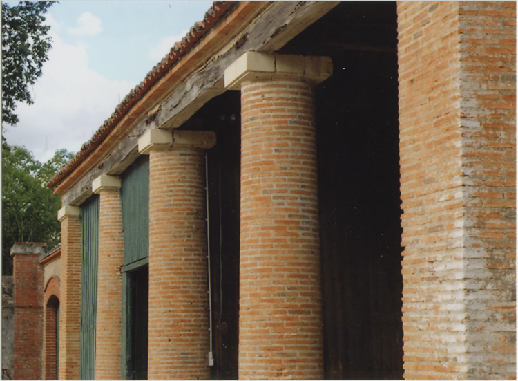 Détail de la façade : colonnade