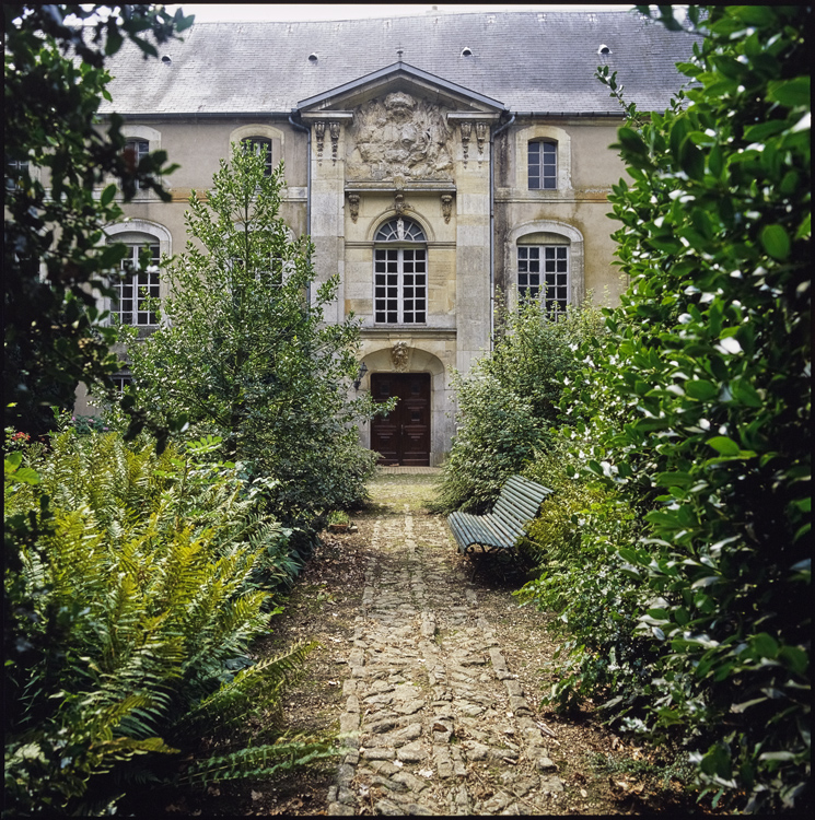 Perspective sur la façade d’accès avec son fronton