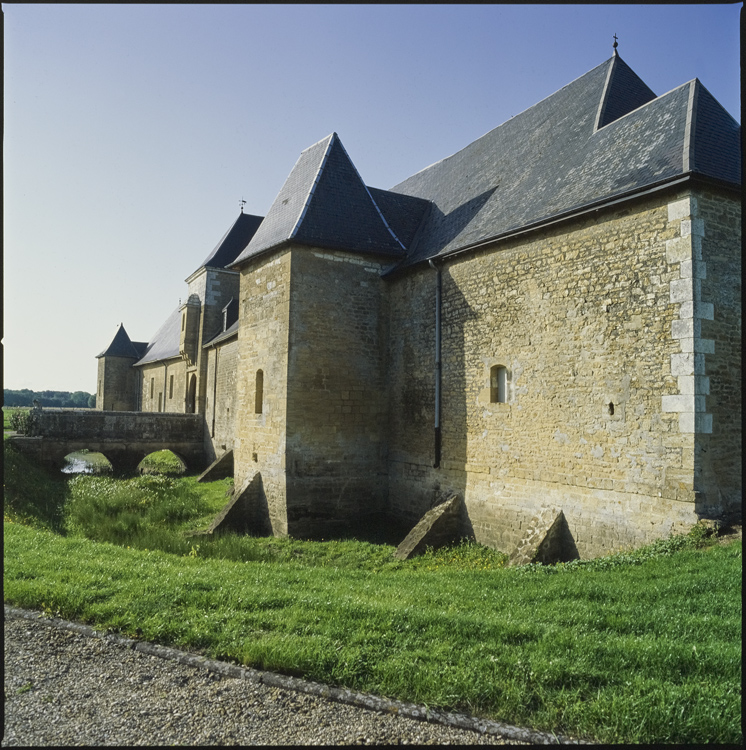 Vue partielle de la façade