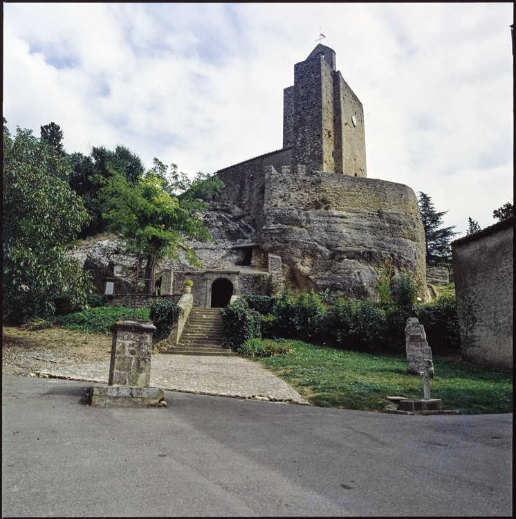 Eglise Notre-Dame et croix de pierre