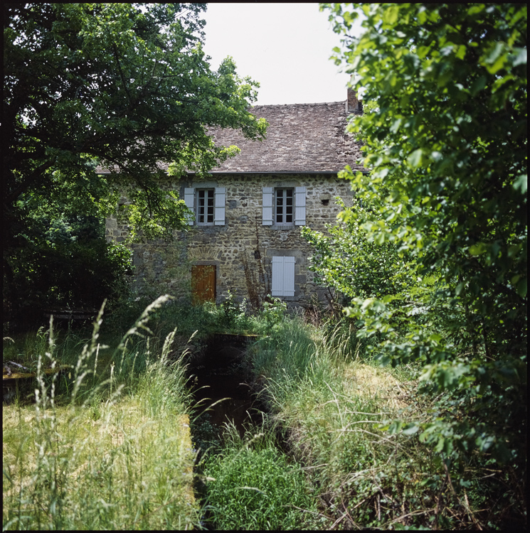 Vue partielle de la façade