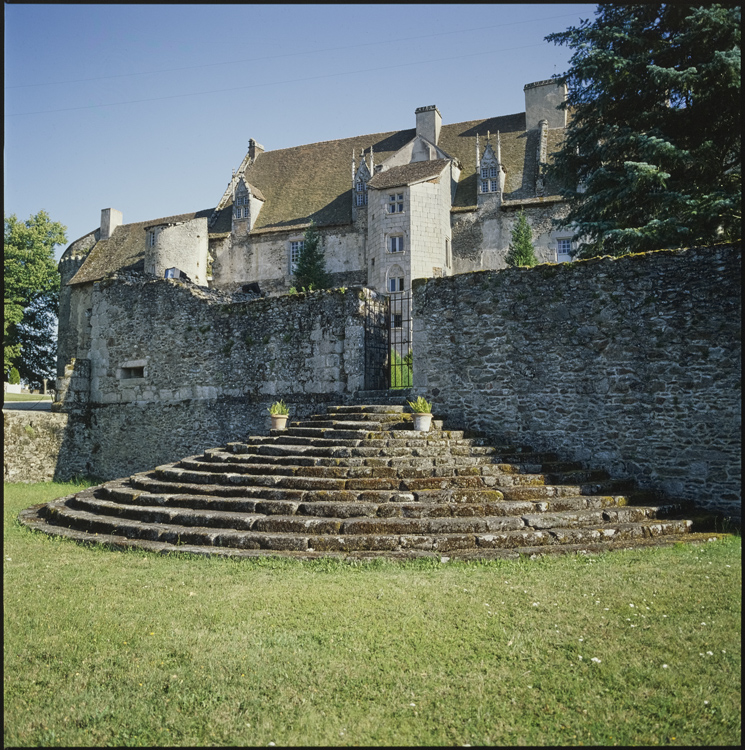 Entrée extérieure du château