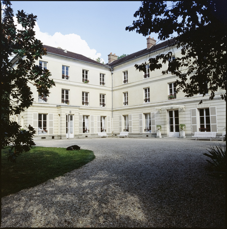 Vue partielle de la façade sur cour