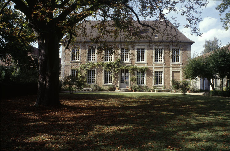 Façade sud : vue d’ensemble ; Jardin