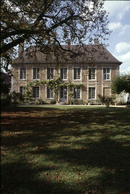 Façade sud : vue d’ensemble ; Jardin