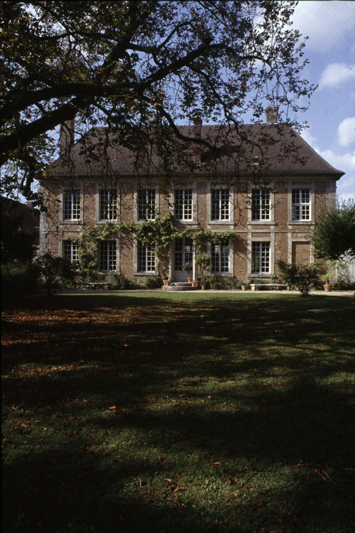 Façade sud : vue d’ensemble ; Jardin