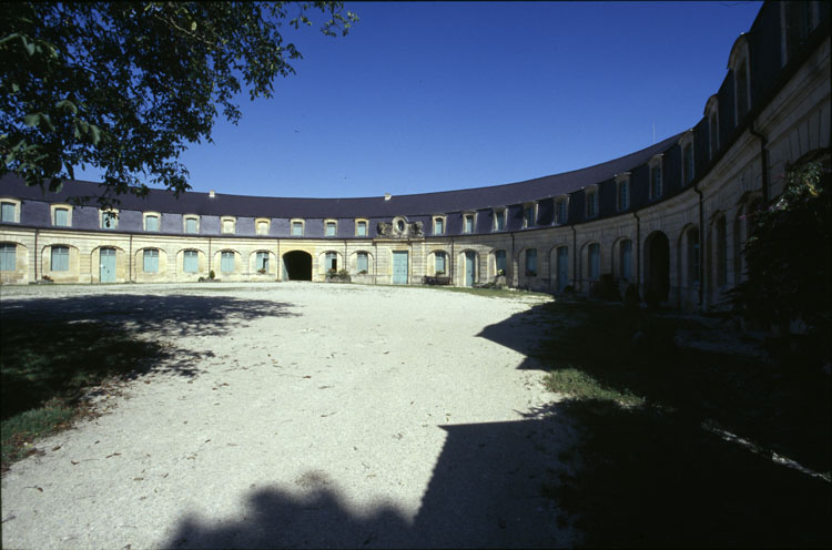 Écuries : façades sur cour intérieure