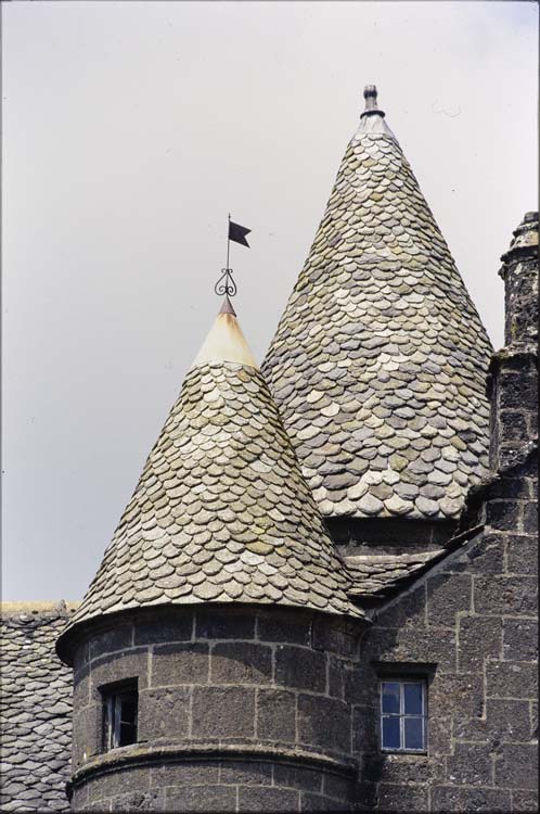 Façade sud : toitures à poivrière