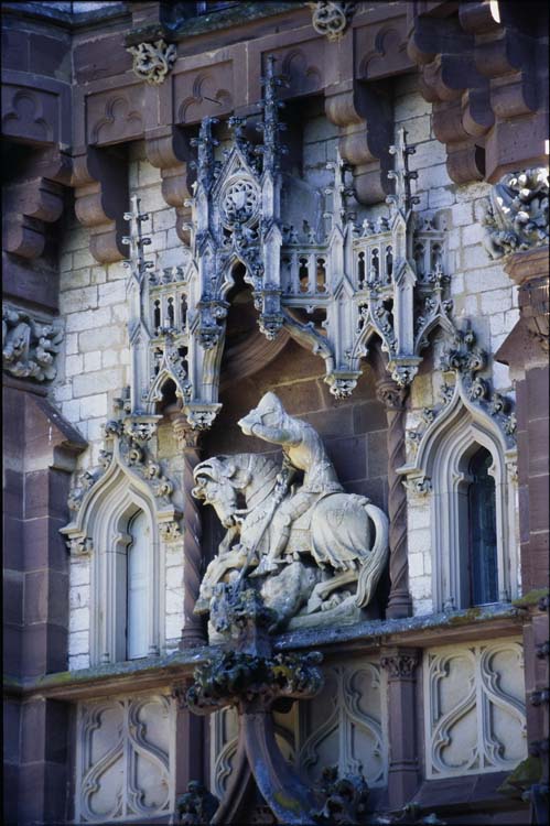 Façade sud : décor sculpté