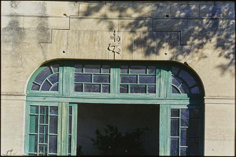 Orangerie : détail de la porte