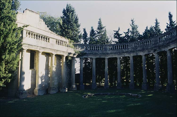 Pavillon d’entrée : colonnade