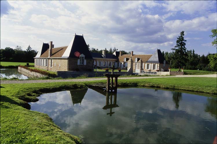 Vue d’ensemble vers l’est ; Étang