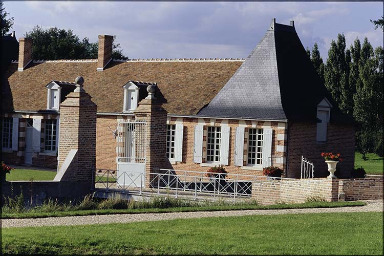 Pont ; Portail d’entrée ; Aile nord