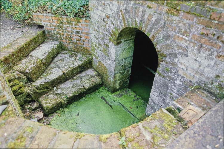 Bassin dit fontaine de dévotion