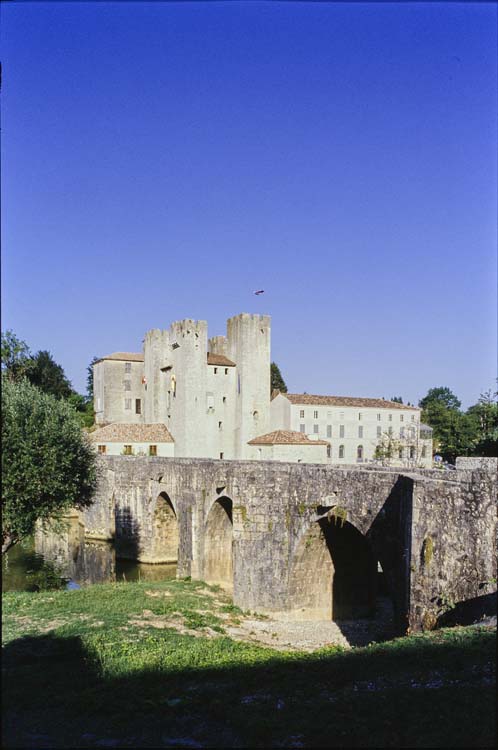 Vue générale du pont et du moulin