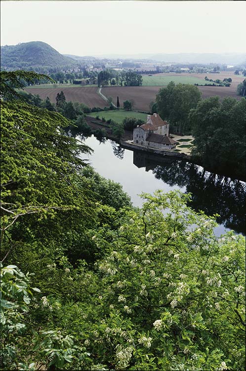 Vue générale du château et du Lot