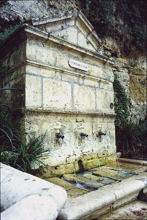 Parc de la Garenne : fontaine Saint-Jean